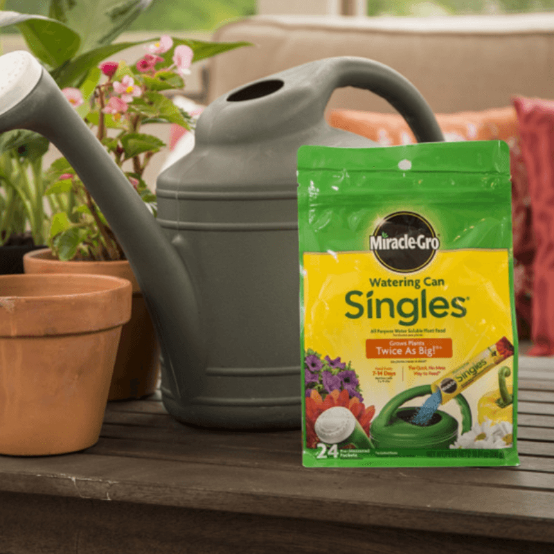 Miracle-Gro Watering Can Singles Powder Plant Food  | Gilford Hardware